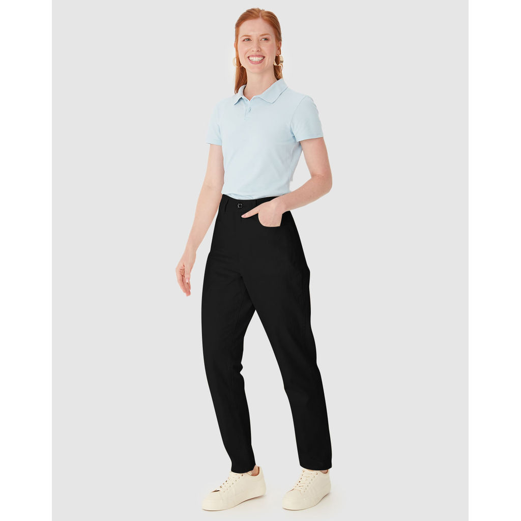 Calça Feminina Mom Cintura Alta Bolso Funcional Em Sarja Com Elastano