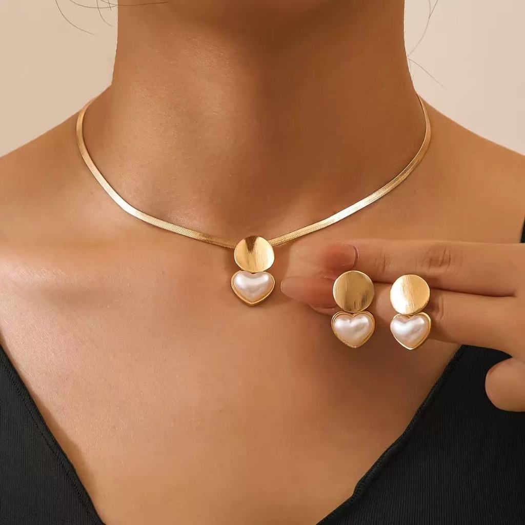 Conjunto Colar e Brincos Femininos com Pingente de Coração Pérola em Banhado a Ouro 18K e prata 925