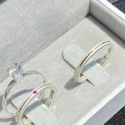 Alianças de Namoro e Compromisso em Prata950 cravejada pedra rosa 2mm Fina e Anel Solitário rosa