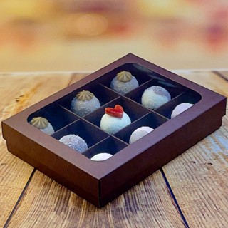 30 CAIXA P/9 DOCES COM BERÇO E VISOR MARROM REF-555 JOY PACK em Oferta na Shopee