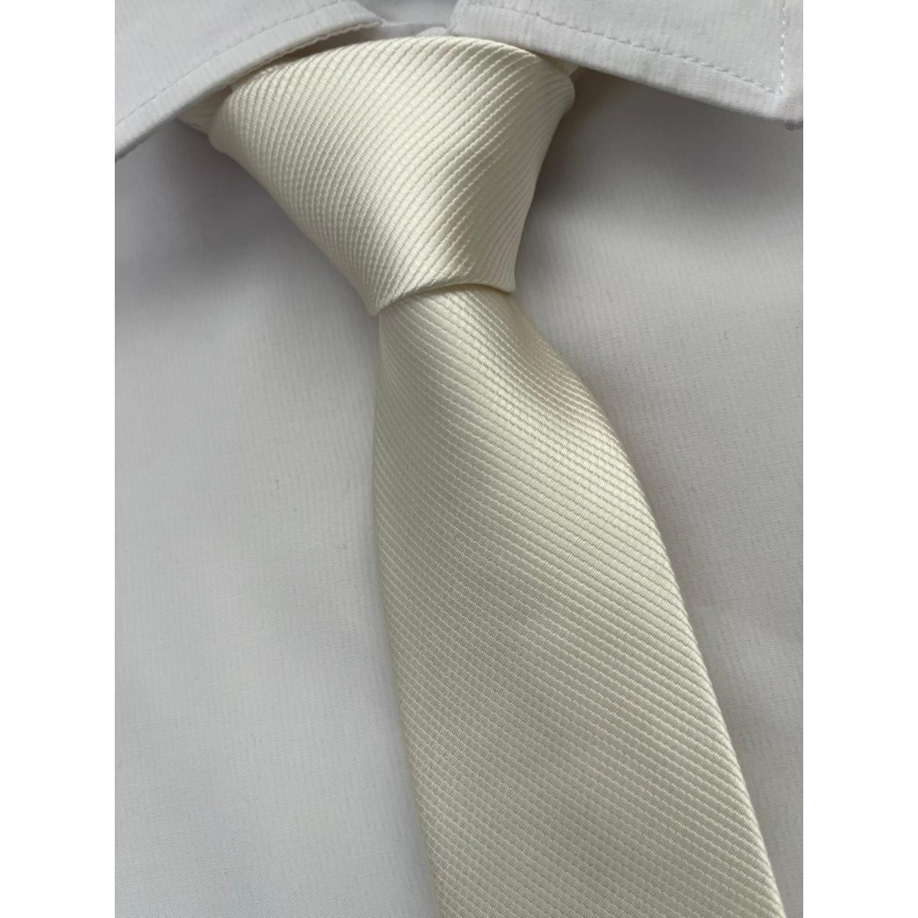 Gravata Semi Slim Off White Riscadinha Para Noivo e Padrinhos