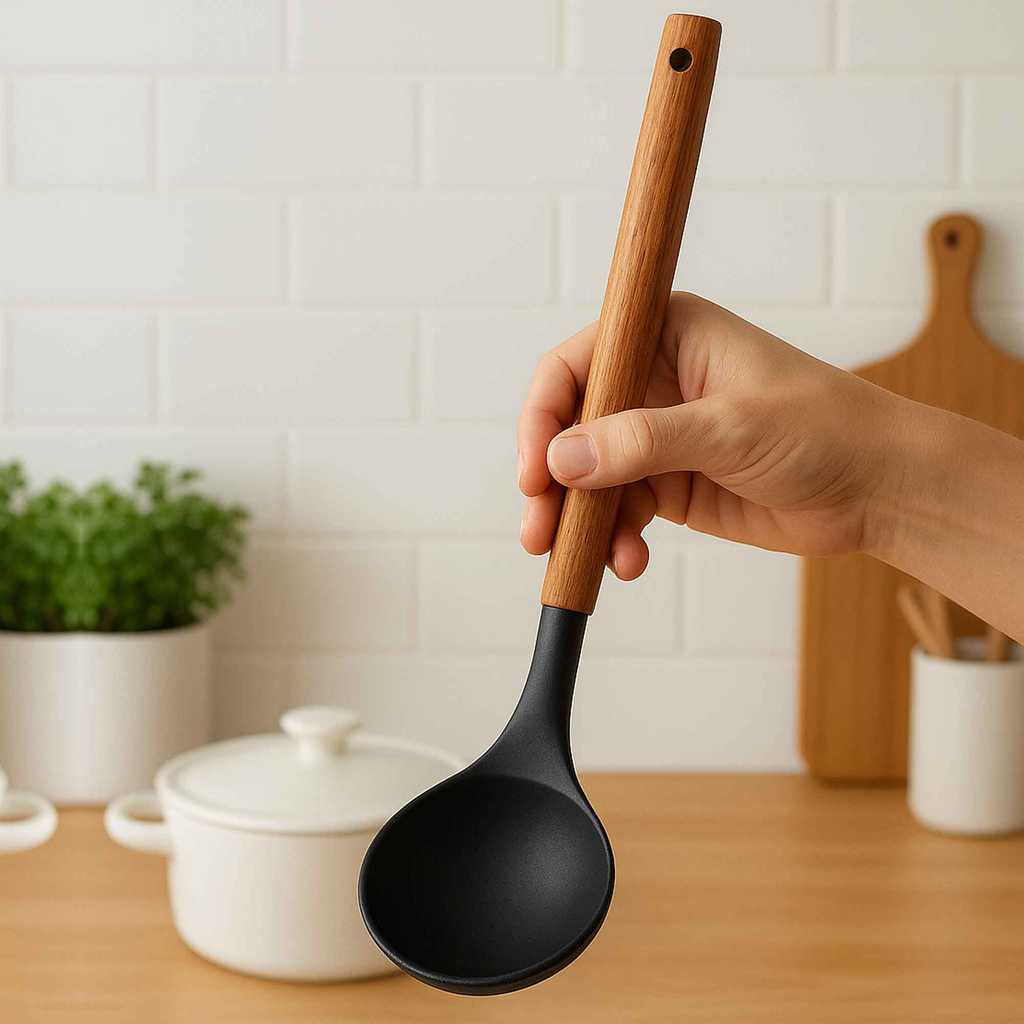 CONCHA DE SILICONE CABO DE MADEIRA UTENSILIO COZINHA 33CM