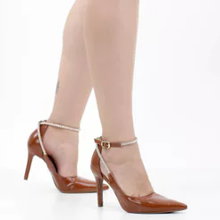 Scarpin Bebecê Napa Egeu Fivela Strass Salto Alto Fino Marrom - Feminino