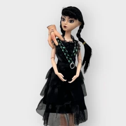 Boneca da Wandinha Brinquedo Addams com Mãozinha Vandinha