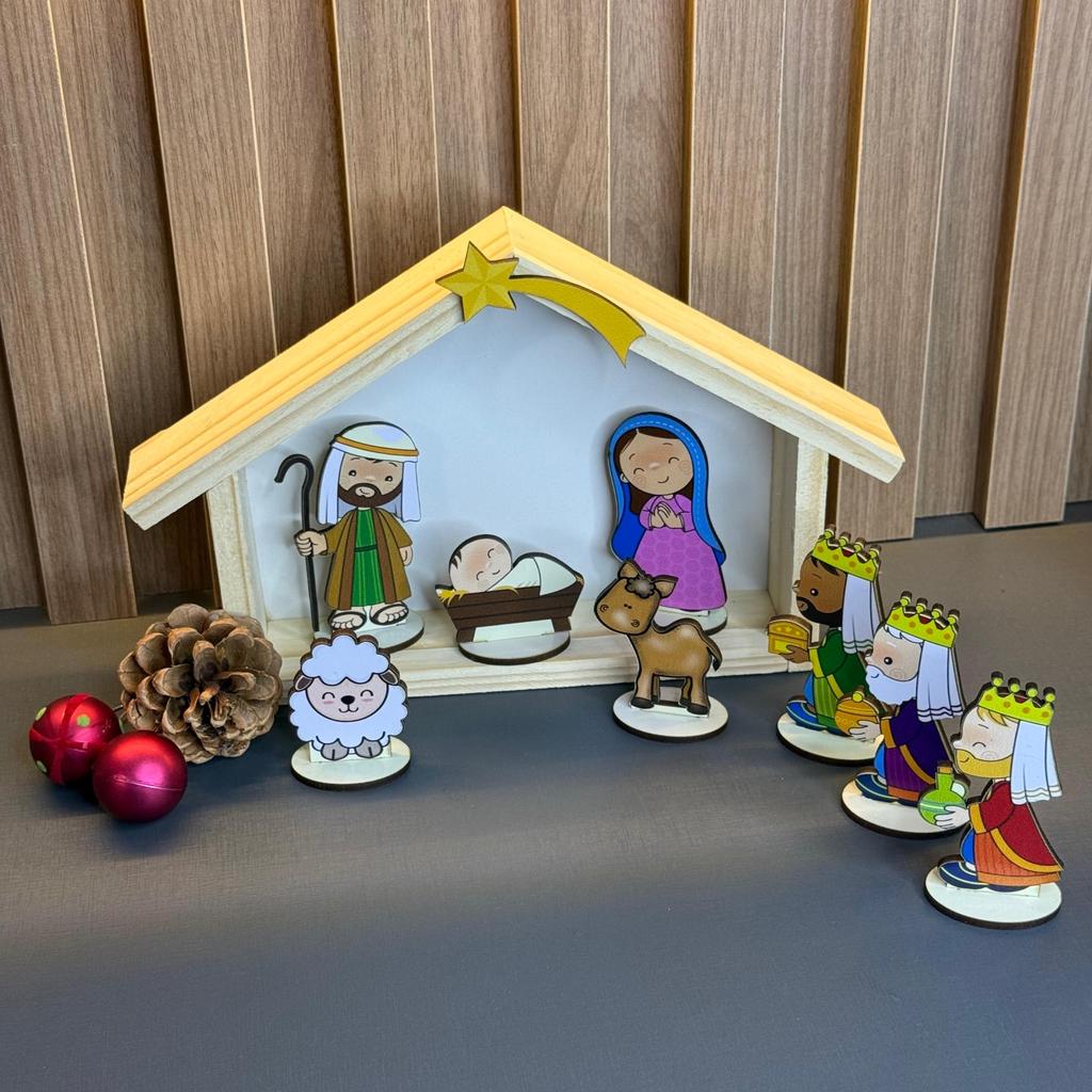 Presépio Natalino Decorativo em Madeira Pinus e MDF – Sagrada Família com 3 Reis Magos e Animais