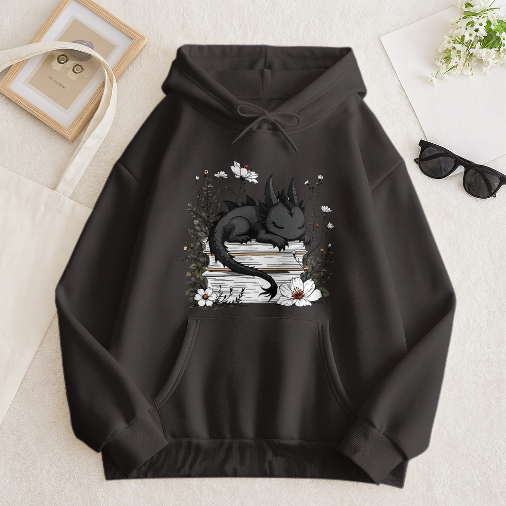 Blusa Canguru Estampa Dragão – Arte Fantasy com Livros e Flores