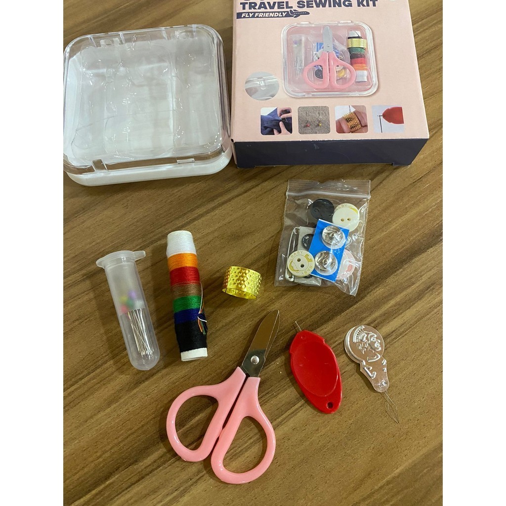 Mini Kit Costura – Agulhas, Tesoura, Linhas Coloridas, Dedal e Botões Sortidos para Reparos