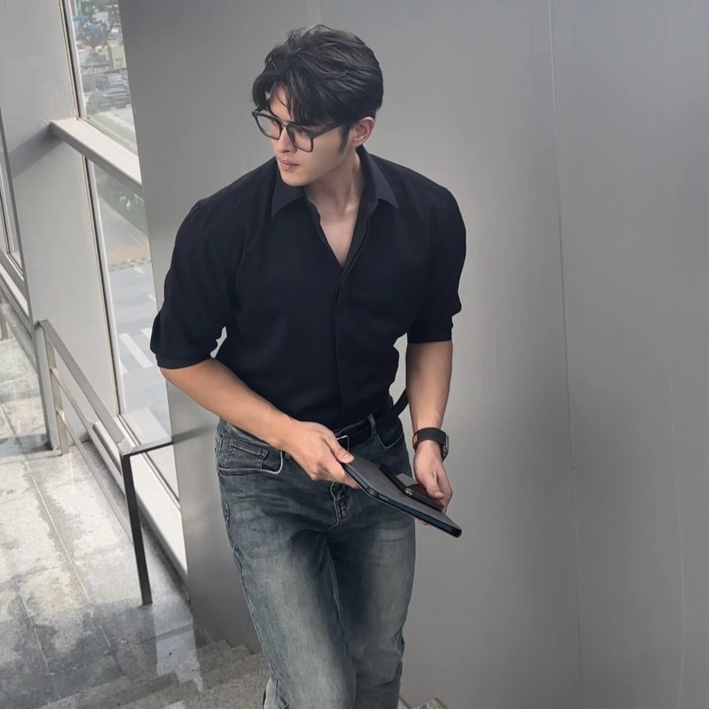 Camisa masculina preta de manga curta na moda High-End britânico Yuppie masculino verão Wear três quartos camisa de mang