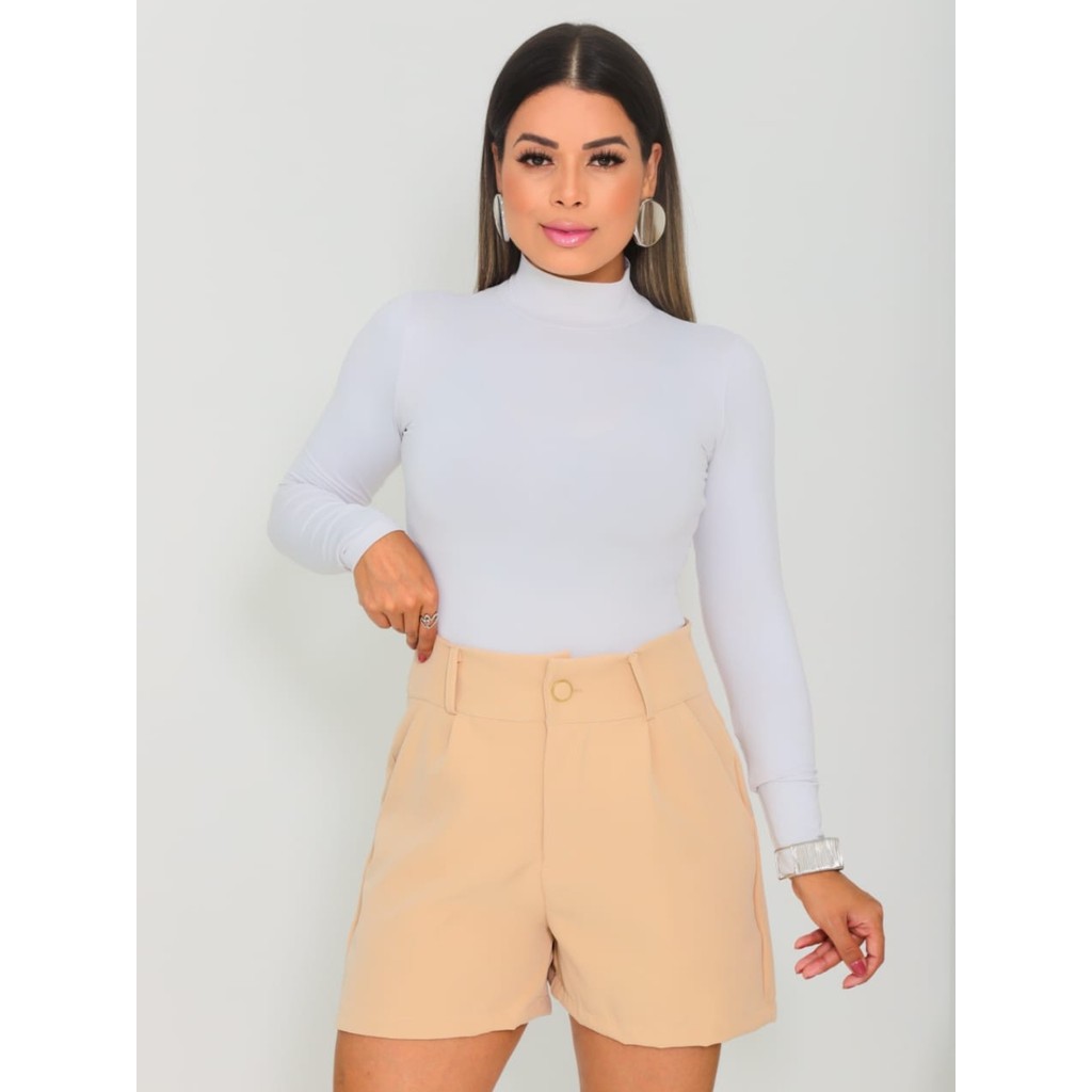 Short Feminino Alfaiataria Social Cintura Alta Aro Dourado e Bolsos