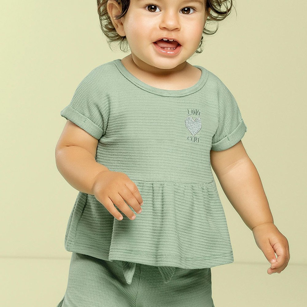 Conjunto Bebê Verde Love bata peplum bordado babado manga curta shorts laço