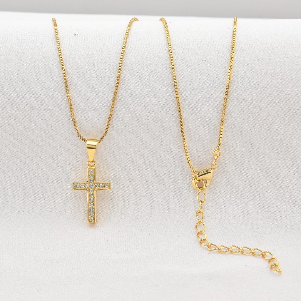 Colar Choker Feminino Cruz Cravejada Banhado a Ouro 18k Semi Joia Blogueira