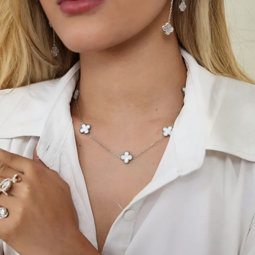 COLAR CHOCKER TREVO VIRGINIA NEYMAR NOVIDADE GARGANTILHA PRATA E DOURADO CORRENTE A PROVA D'AGUA em Oferta na Shopee