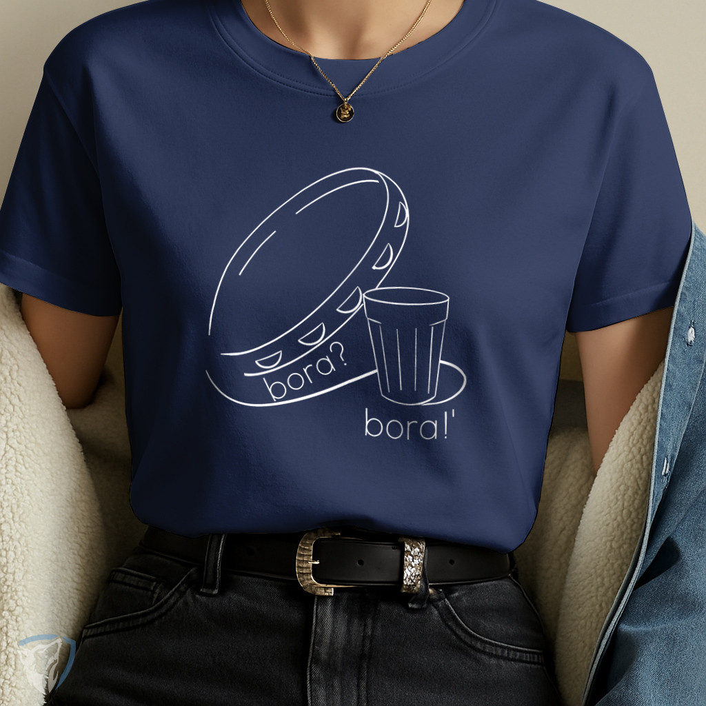 Camiseta Estampada Bora Bora – Pandeiro e Copo em Linha Minimalista