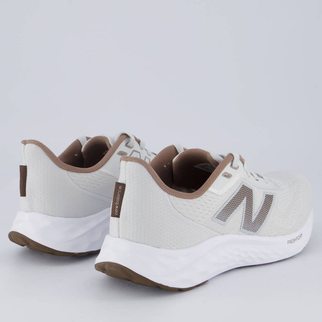 Detalhes do Tênis New Balance Fresh Foam Arishi V4 Cinza e Marrom