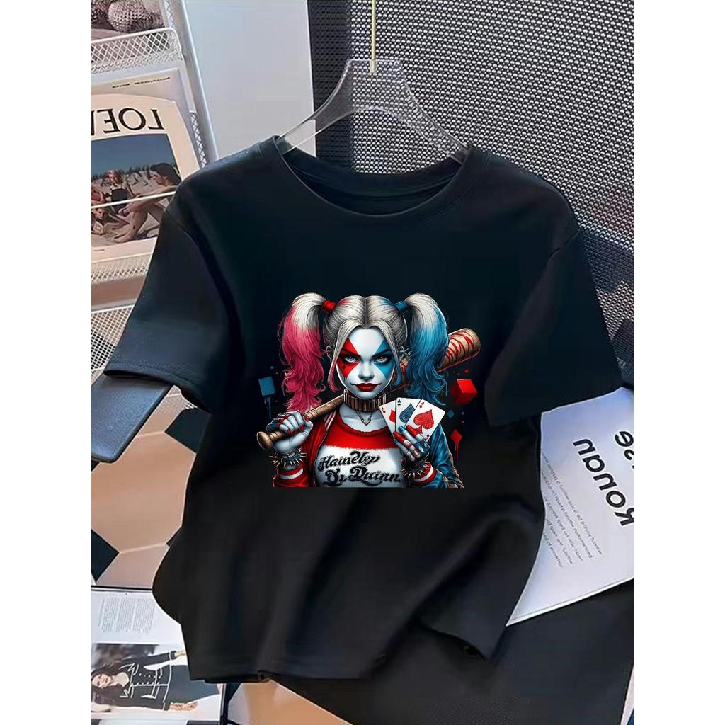 BR Moonlight Camiseta Feminina Plus Size Harley Quinn Cabelo Rosa Azul Boca Vermelha Ás de Espadas Estampada Confortavel