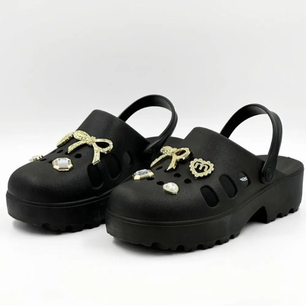 Sandália Babuche Tratorada Pins Dourados Moleca Clog Preto 5563.101P