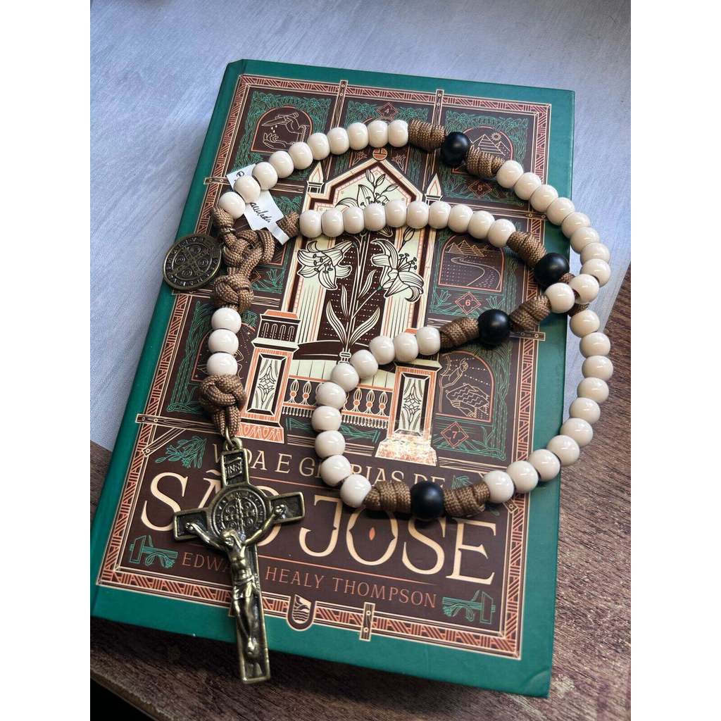 Terço de Paracord 550 Bege Medalha de São Bento