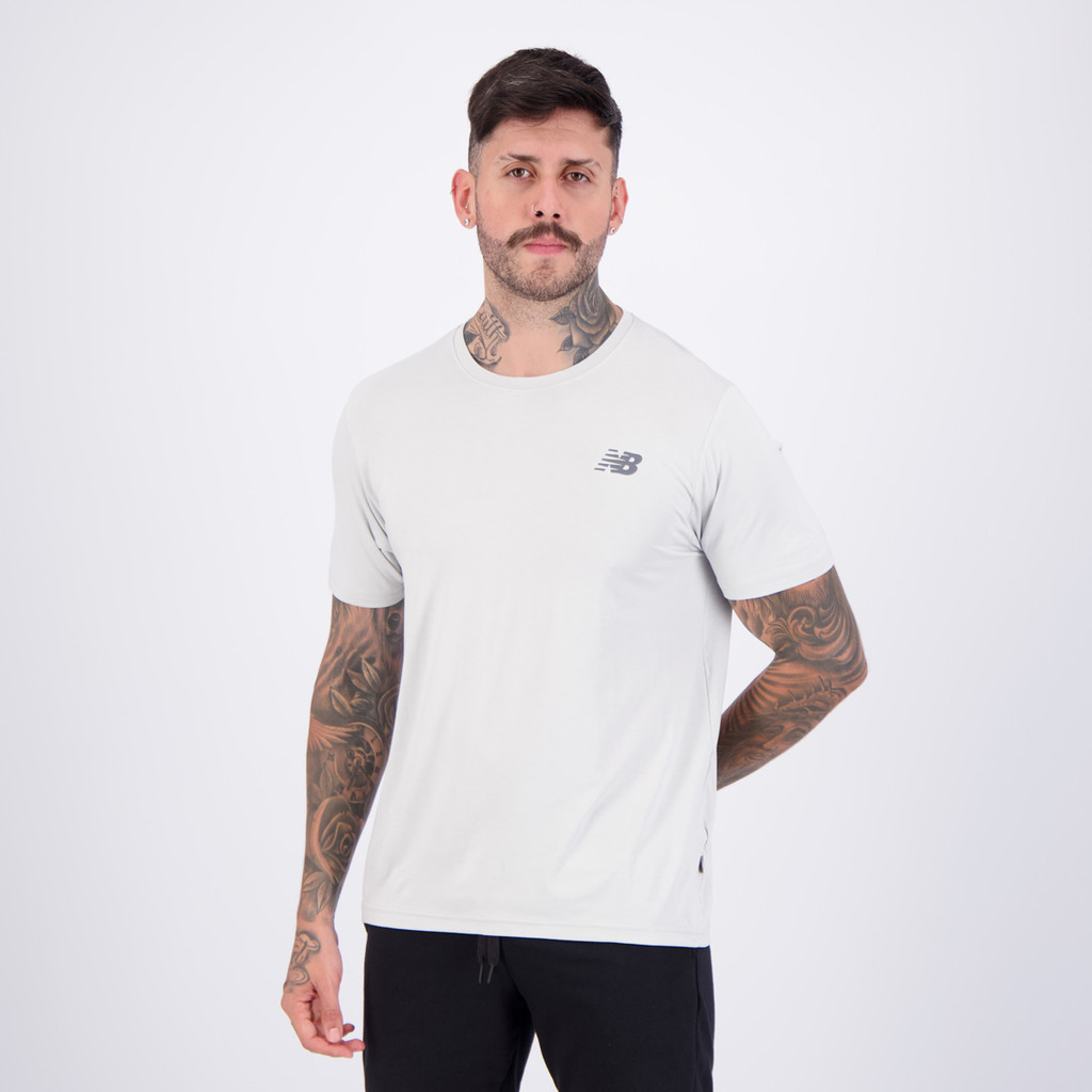 Detalhes do Camisa New Balance Tenacity Logo Cinza