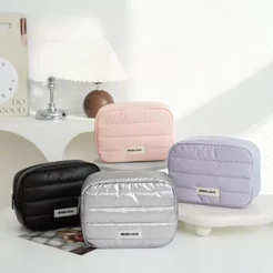Necessaire Puffer Feminina – Bolsa de Maquiagem Impermeável e Compacta para Viagem