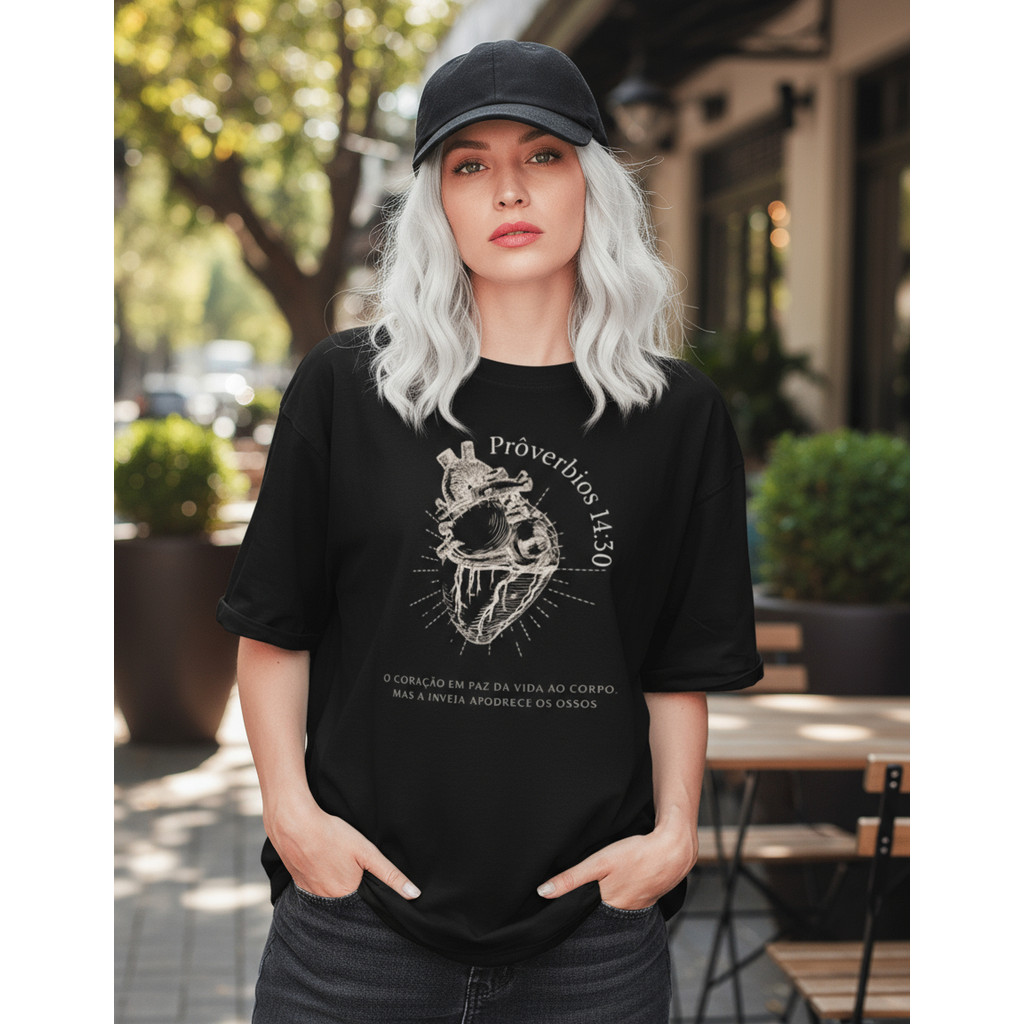 Camiseta Oversized T-shirt Feminina Aesthetic Alta Tendencia Coração Proverbios 14:30 Bblia Cristã
