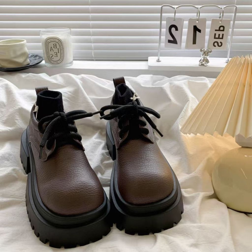 Couro macio dedo do pé grande Derby pequenos sapatos de couro feminino de sola grossa All-Match Casual Retro na moda leg