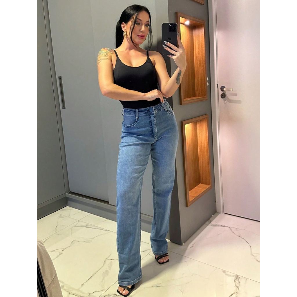 Calça Jeans Feminina Wide Leg Fit Reta Cintura Alta Lavagem Média com Elastano