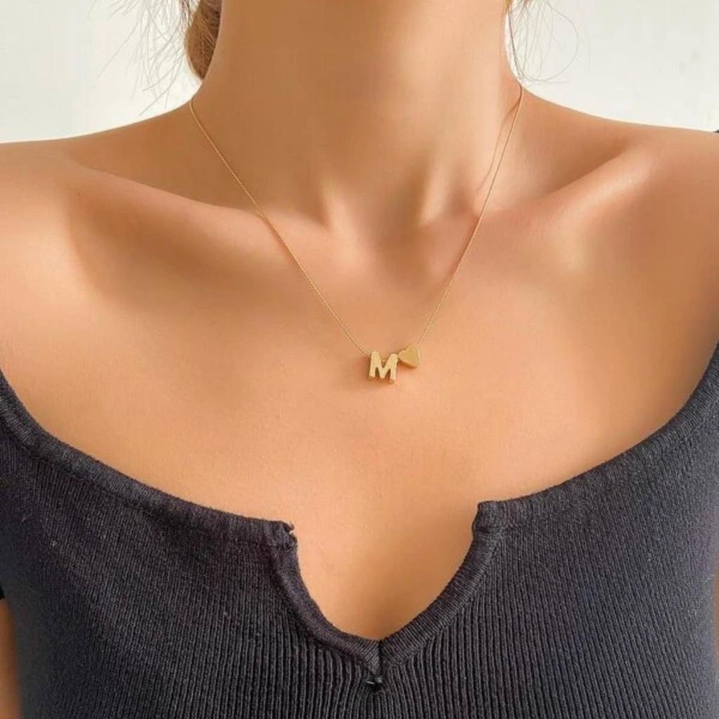 Corrente choker letra pequena e coração banhado a prata 925 e ouro 18K, Delicada e Brilhant