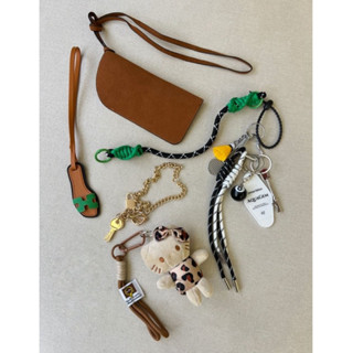 Kit com 6 Charms Premium para Bolsas e Chaveiros | Ursinho, Mini Bolsa, Corda, Couro e Acessórios Criativos em Oferta na Shopee