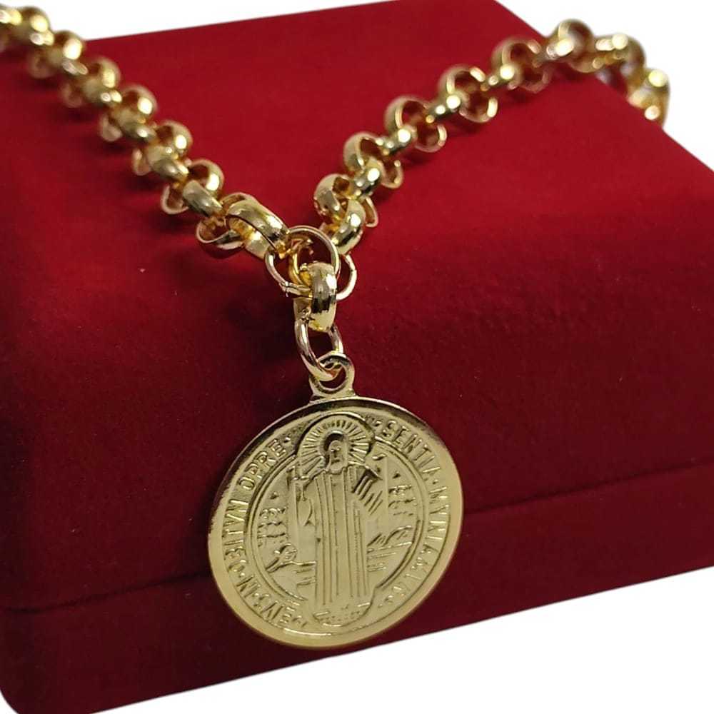 Pulseira Feminina Corrente Elo Português 5 mm Pingente Medalha São Bento Semijoia Folheado Banhado a Ouro 18k