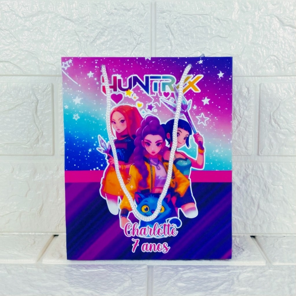 Sacolinha M Guerreiras do kop Huntrix – lembrancinha personalizada festa infantil aniversário – nome e idade