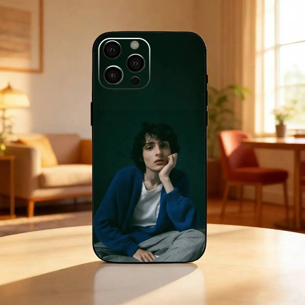Capa de Telefone TP-2 Finn W-Wolfhard para iPhone 17, 16, 15, 14, 13, 12 Plus, Max, Capa de Silicone Macio Preta