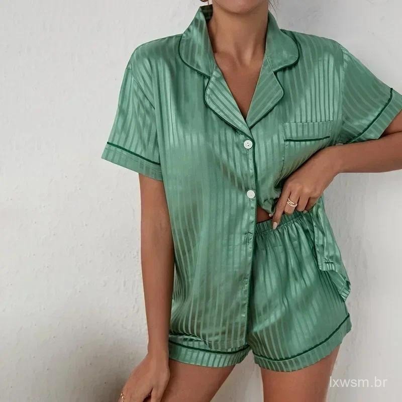 Conjunto de Pijama Feminino com Gola Reversível em Seda Sintética e Cetim, Blusa de Manga Curta + Shorts, Conjunto de Ro