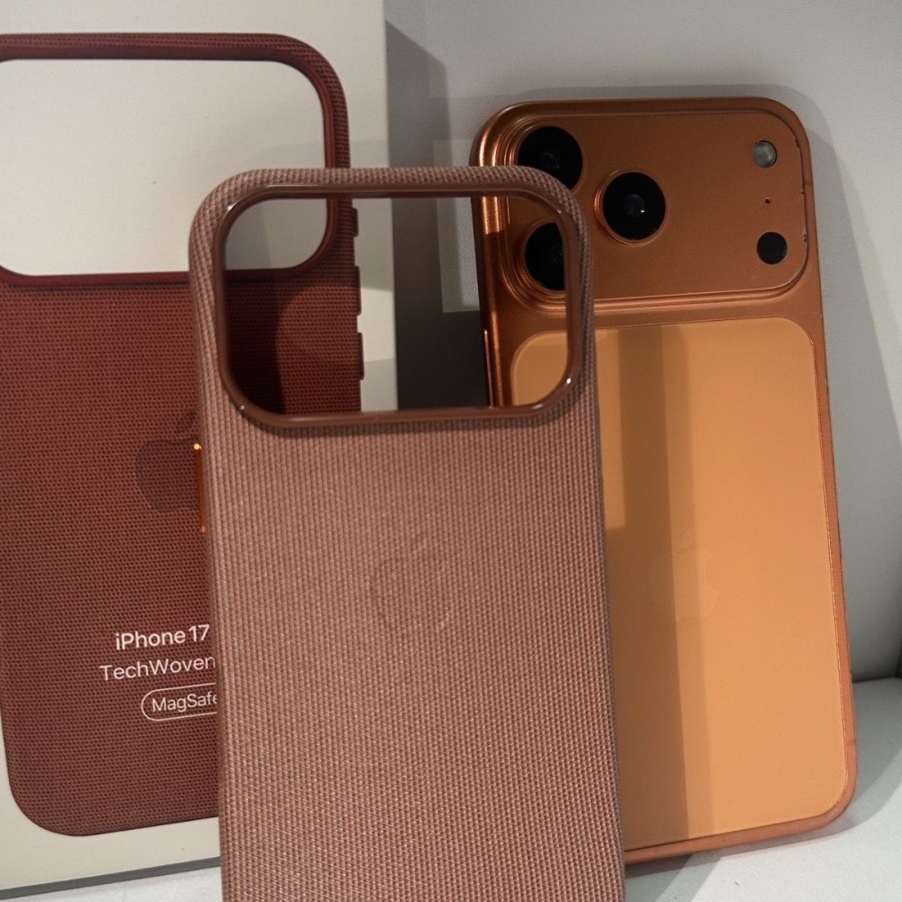 Capa De Tecido Com Tecnologia Sienna Para IPhone 17 Pro Max Magsafe Magnética Pop-Ups