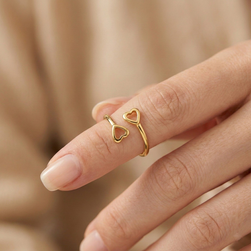 Anel de Falange Feminino Dois Corações Vazados Ajustável Banhado a Ouro — imagem 2 de 2