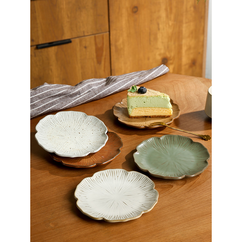 Prato de sobremesa retrô prato de bolo de cerâmica de alto valor em forma de flor requintado prato de talheres chá da ta