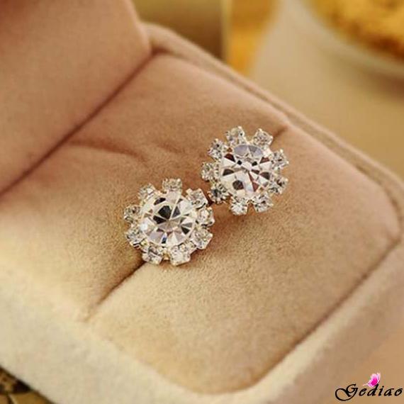 Brincos Femininos De Cristal Em Forma De Flor , Curtos De Metal Para Mulheres , Prata em Oferta na Shopee