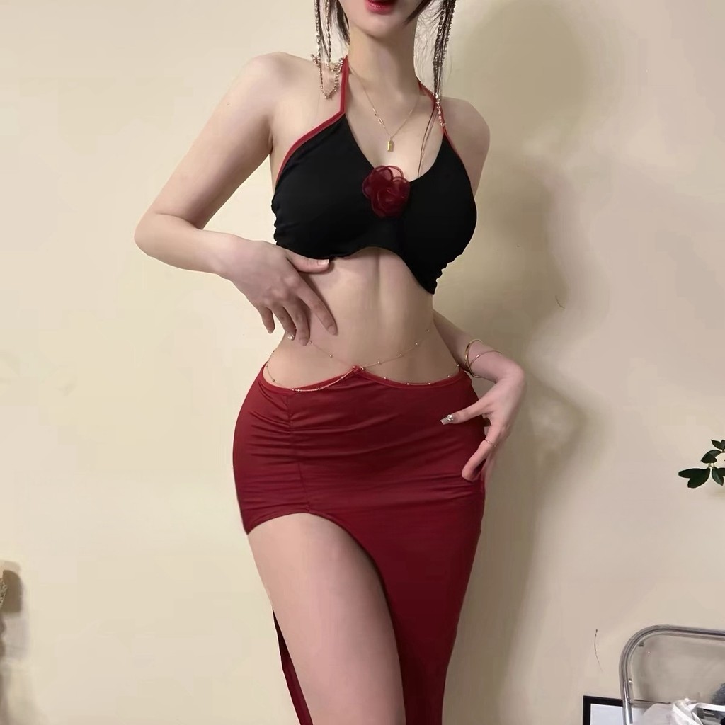 Lingerie sensual, vestido longo de duas peças, justo ao corpo, com detalhes em rosa, estilo halter sem alças, camisola v