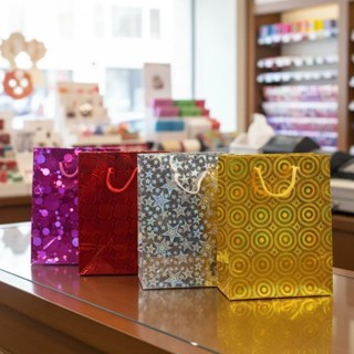 Kit 12 sacolas de presente estilo 3D Sortidas 11x14x6cm em Oferta na Shopee