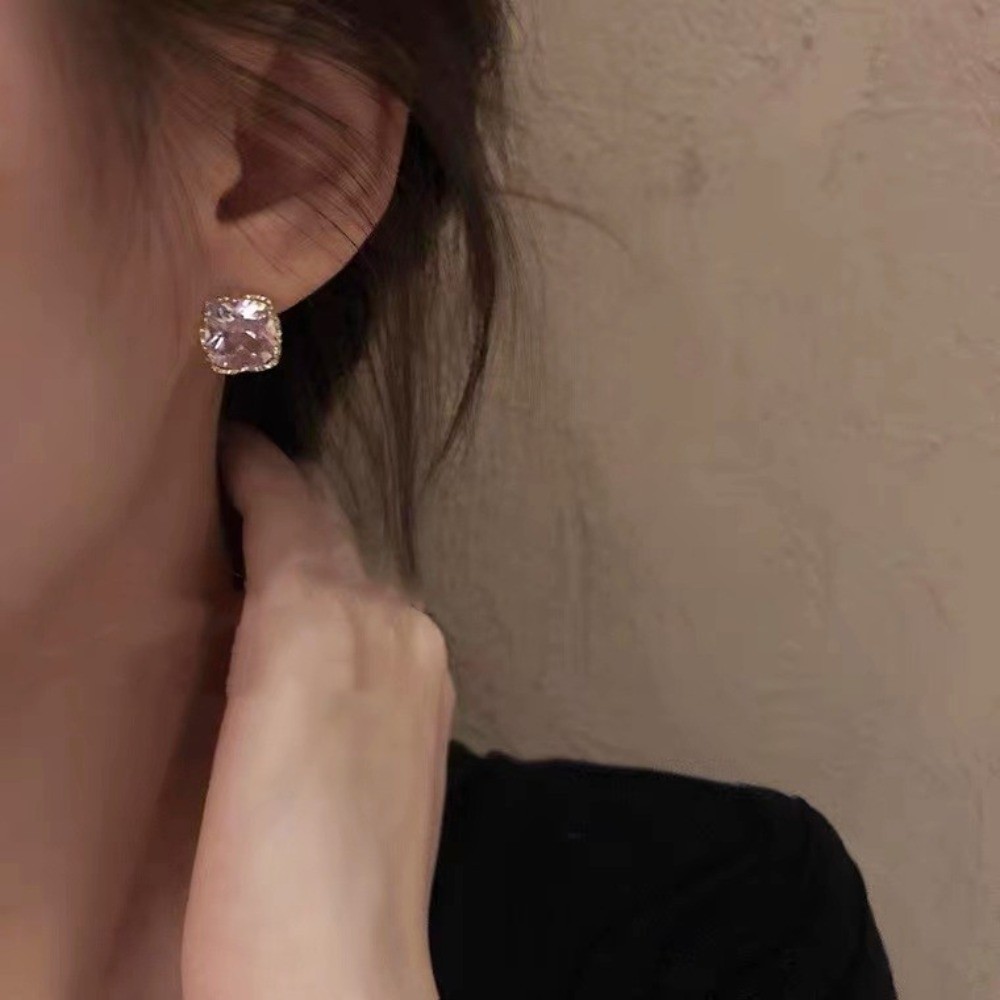 T elegante quadrado diamante brincos influenciador simples All-Match brincos luz luxo High-End senhoras brincos