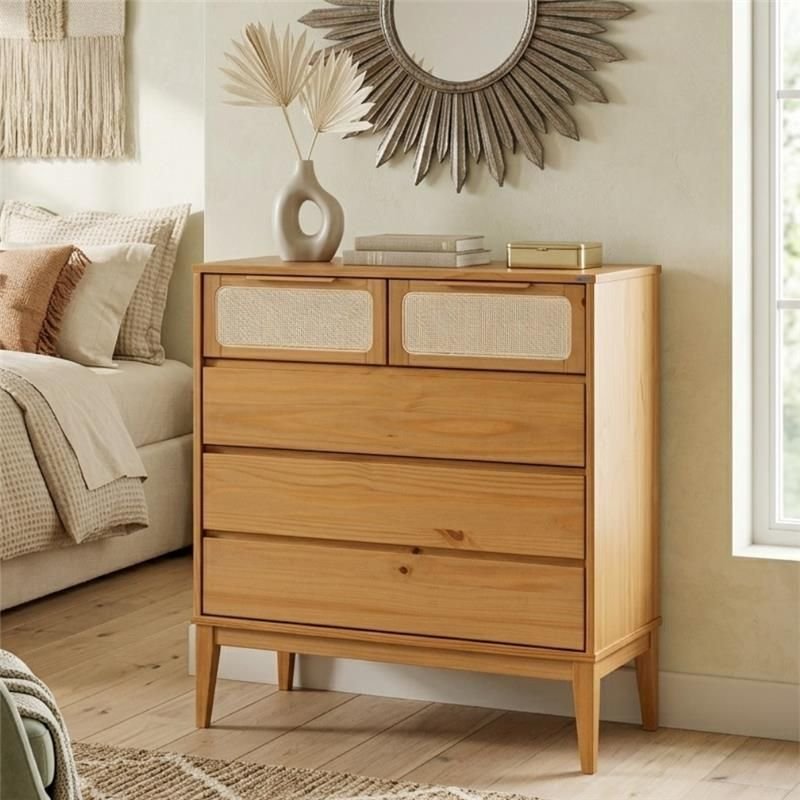 Cômoda 5 Gavetas Madeira Maciça com Telinha Rattan Viena Mel Marrom Mel