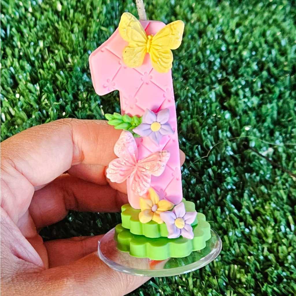 Vela em Biscuit Jardim Encantado  Vela Jardim das Borboletas Topo de Bolo