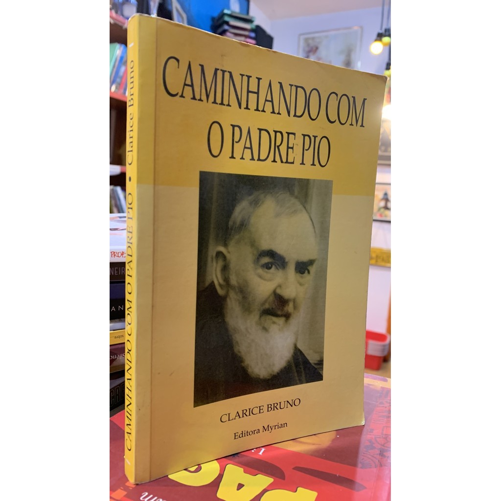 Caminhando com o Padre Pio de Clarice Bruno 7996232