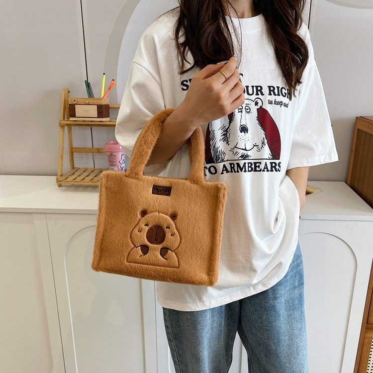 Bonito saco de pelúcia feminino outono inverno 2023 novo dos desenhos animados morango urso bolsa nicho doce menina bols