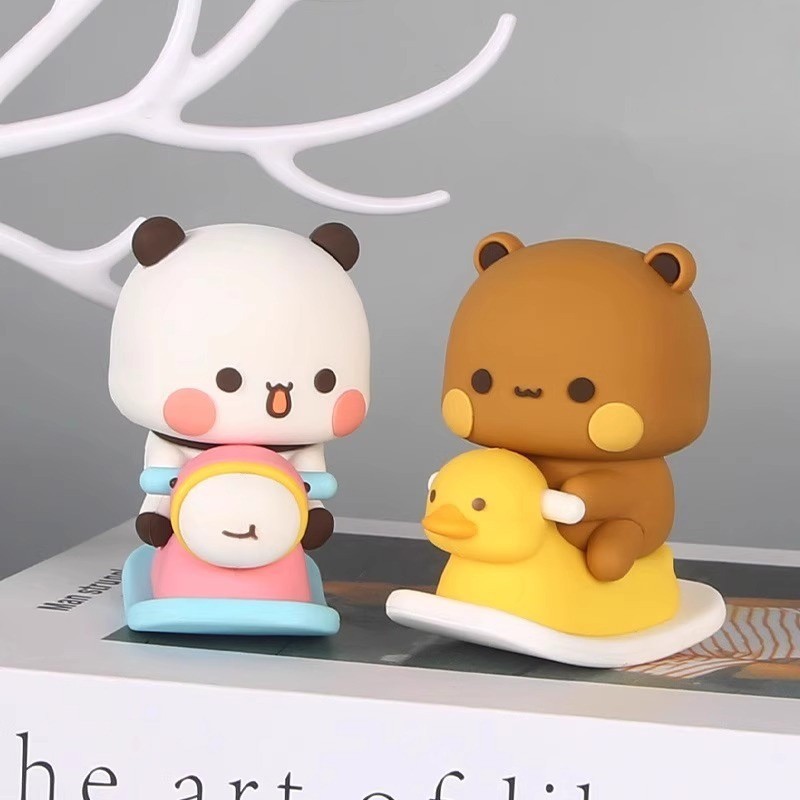 Panda Um , Dois E Bubu Bonito Agitando Brinquedos De Carro Feliz Boneca De Mesa Anime Desenhos Animados Periferia Moda