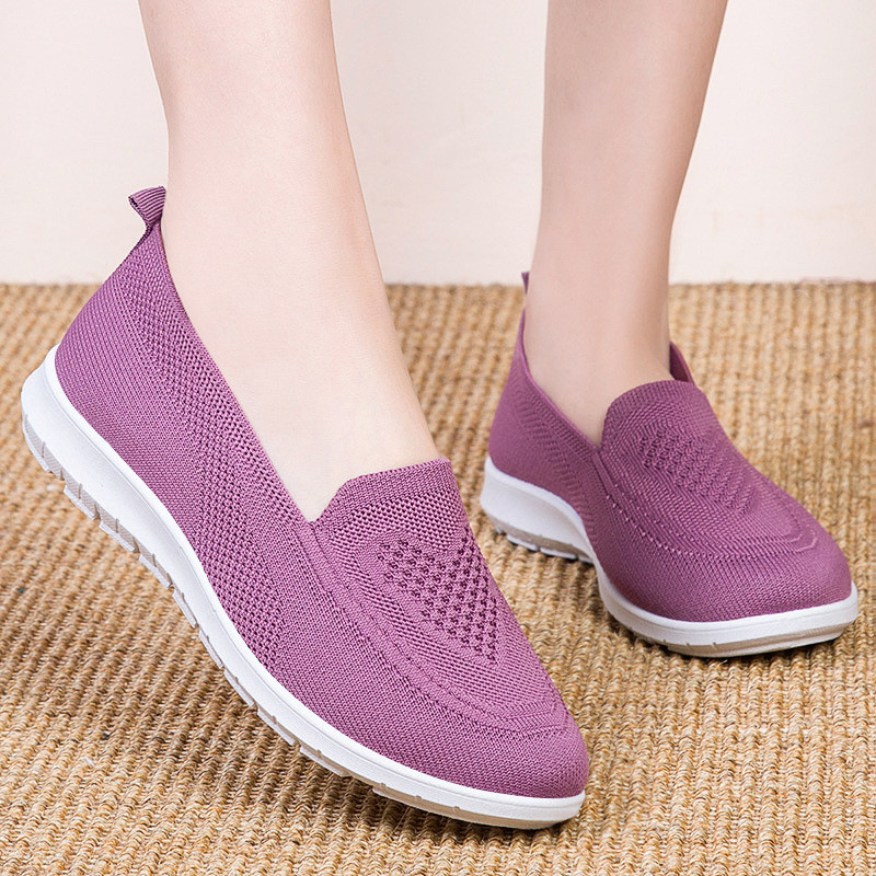 Velho pequim sapatos de pano feminino novo estilo voando sapatos de malha sapatos casuais sola macia sapatos de mãe idos