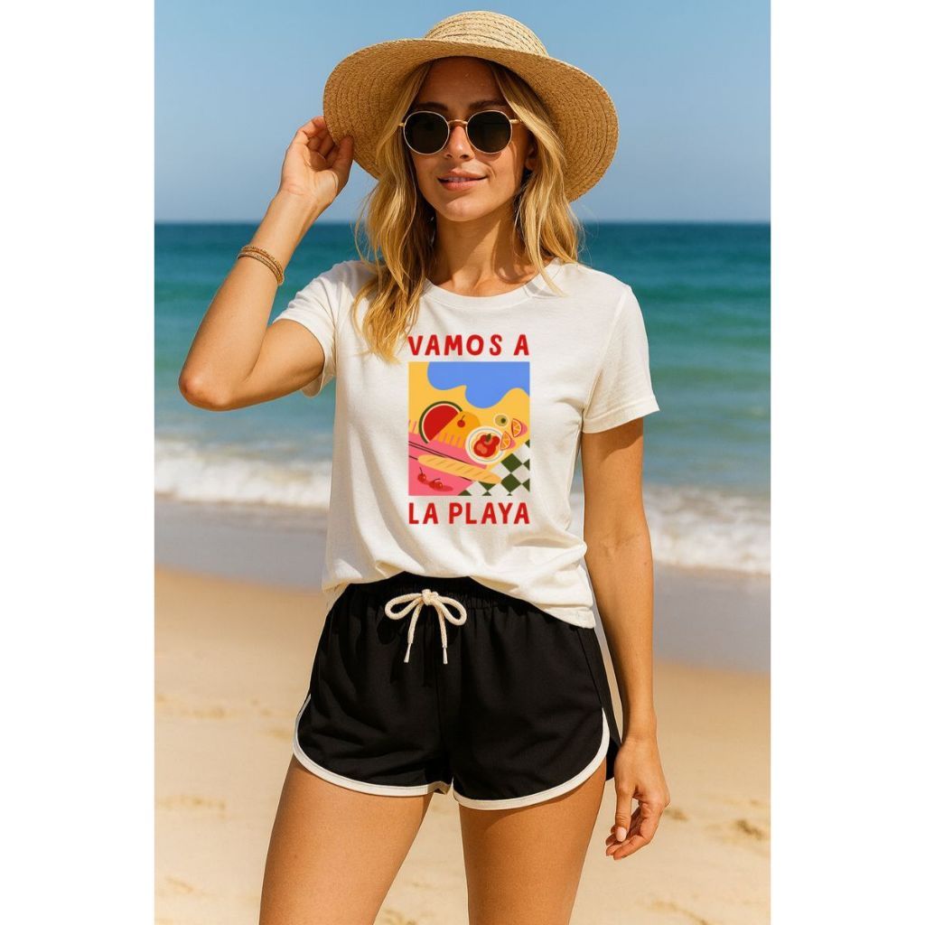 KIT PRAIA T-Shirt Estampada VAMOS A LA PRAIA com Camiseta 100% Algodão e Short Tactel com Elastano