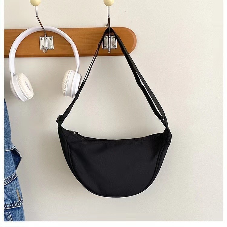 Bolsa Transversal Meia-Lua Curvada Minimalista em Poliéster ALEX