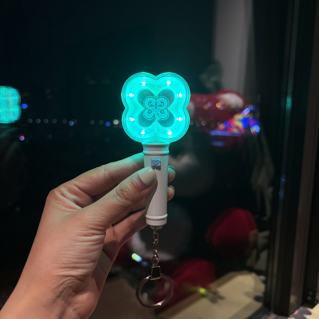 Kpop Idol H2H Hearts2Hearts Mini Light Stick Chaveiro Concerto Coroa Lâmpada Bolsa Chaveiros ‌ JIWOO CARMEN‌
