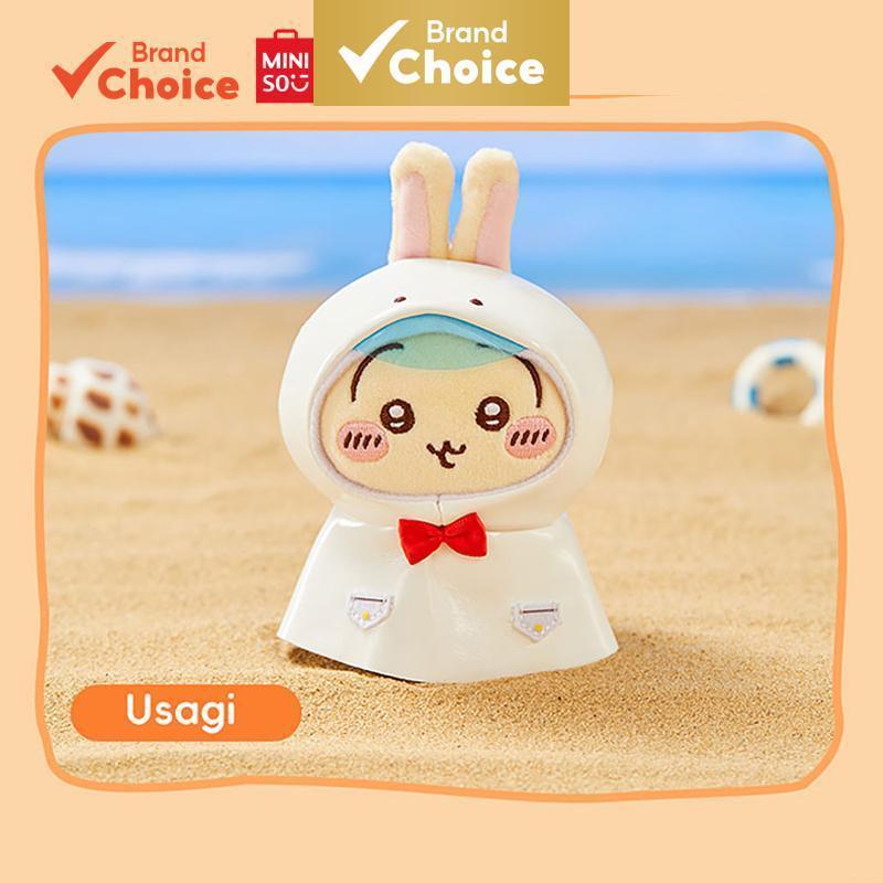 MINISO  chiikawa série de verão - charmoso chaveiro de bolsa de capa de chuva usagi adorável e brincalhão, 9 cm × 12,5