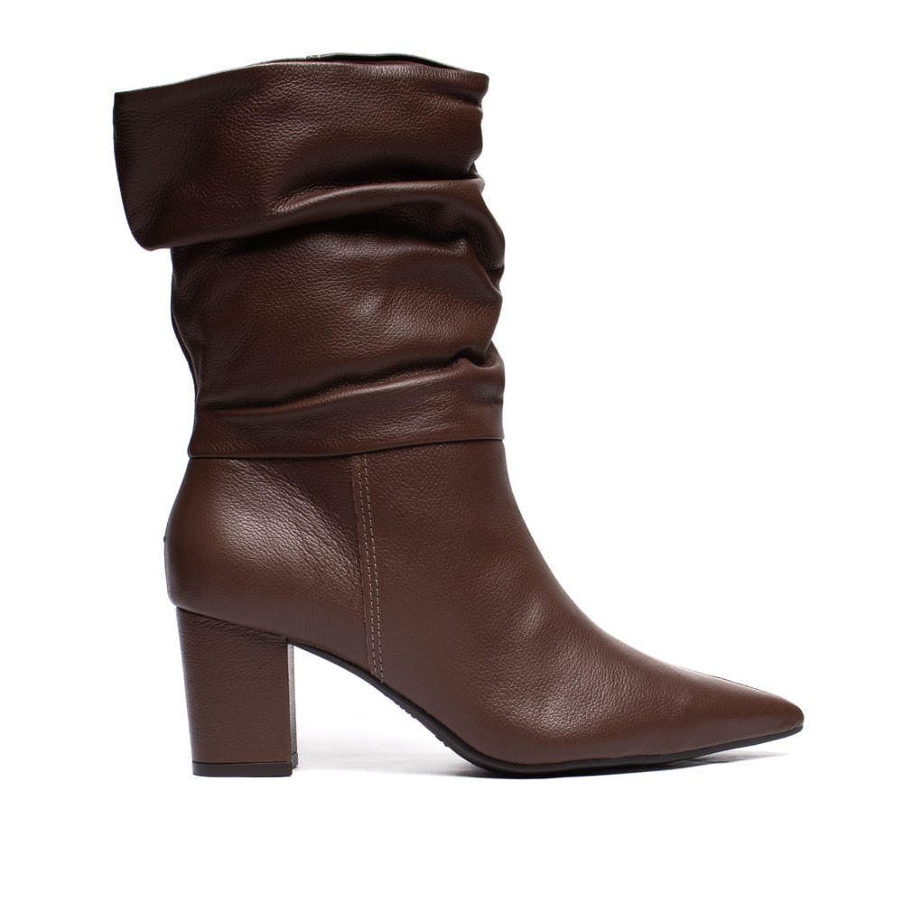 Bota Feminina Via Marte Couro Marrom Bico Fino Salto Elegante